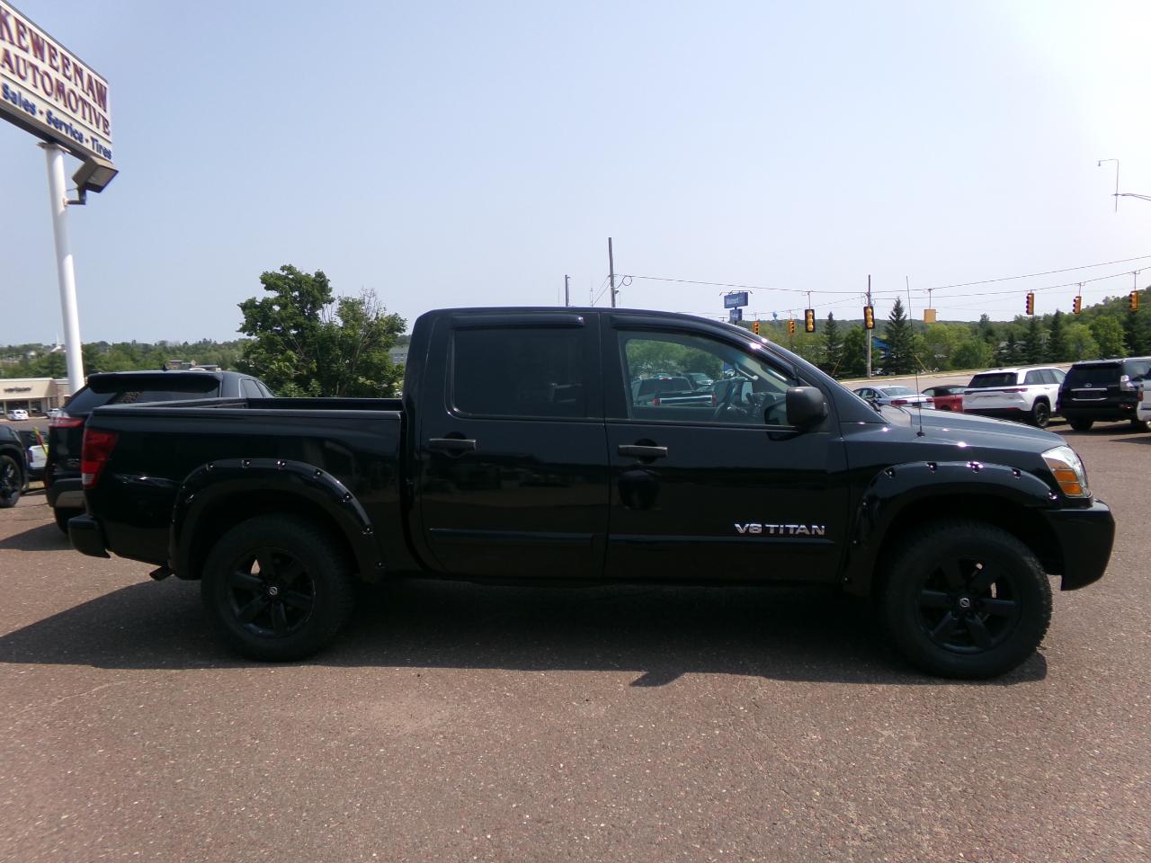 Nissan Titan 4WD Crew Cab SWB SV 2015