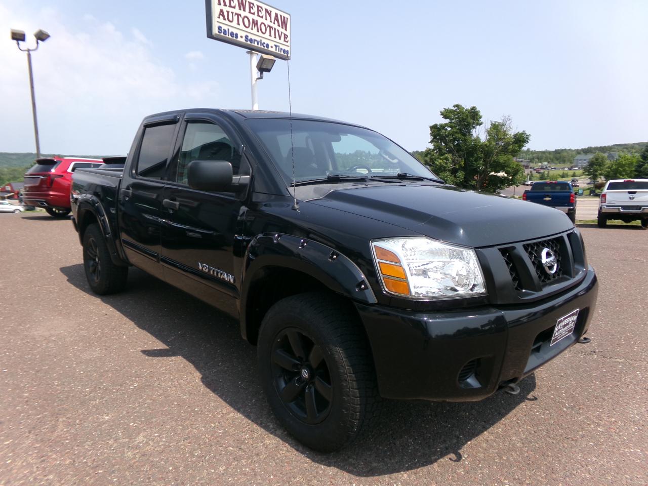 Nissan Titan 4WD Crew Cab SWB SV 2015