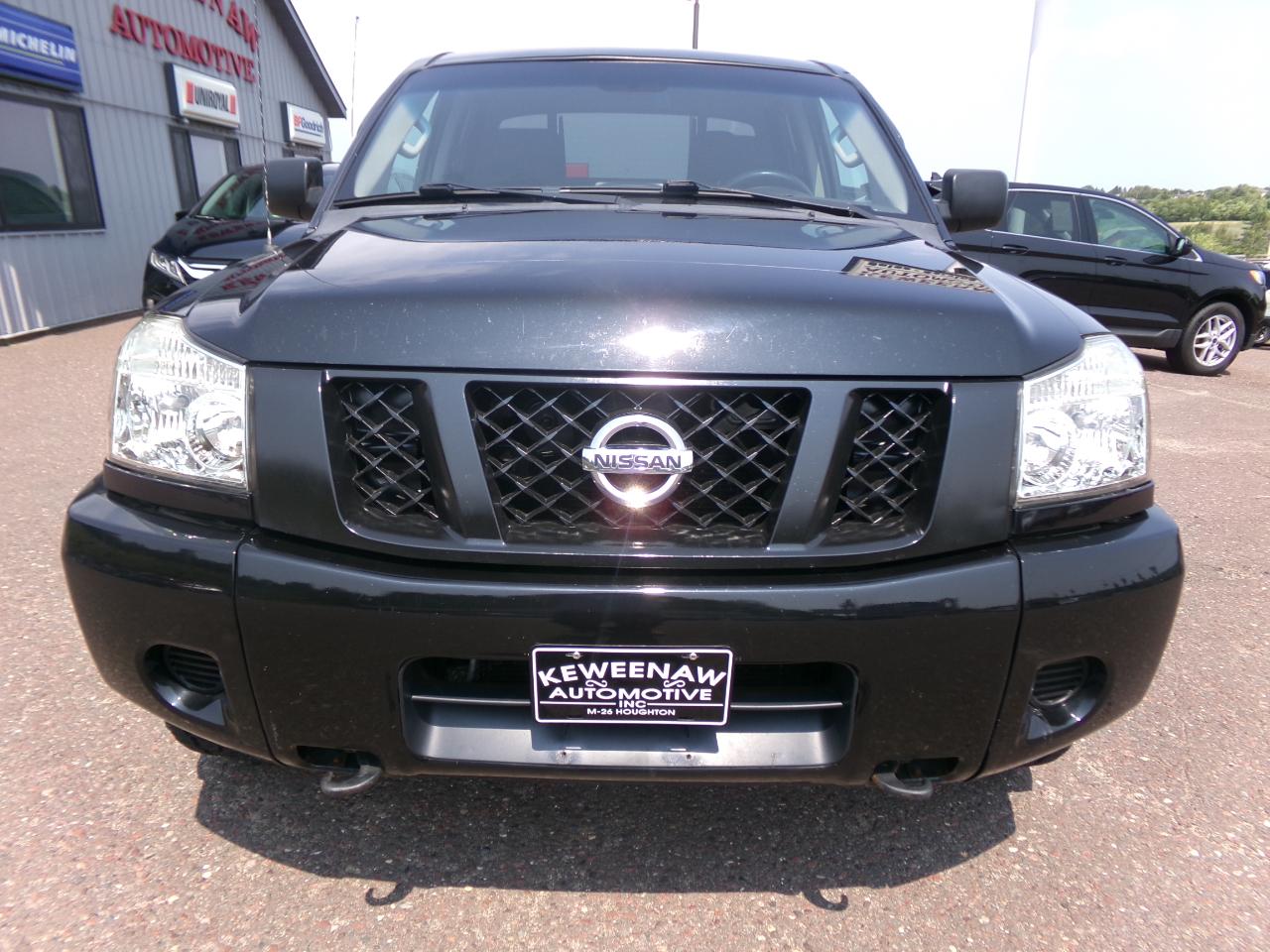 Nissan Titan 4WD Crew Cab SWB SV 2015