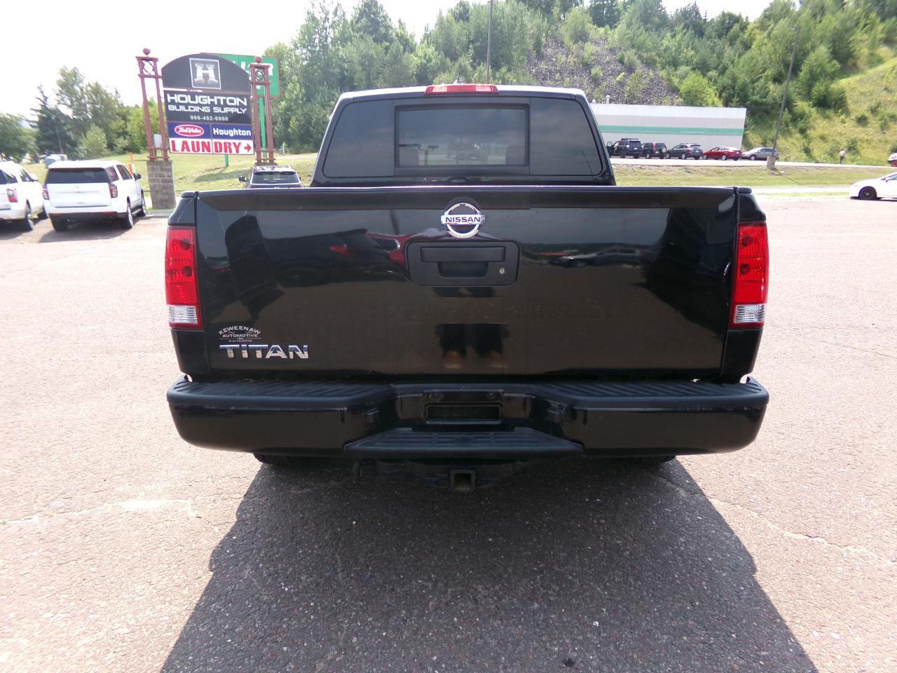 Nissan Titan 4WD Crew Cab SWB SV 2015