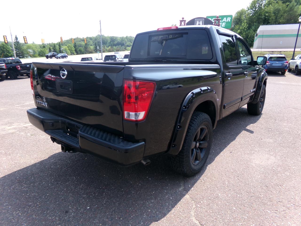 Nissan Titan 4WD Crew Cab SWB SV 2015