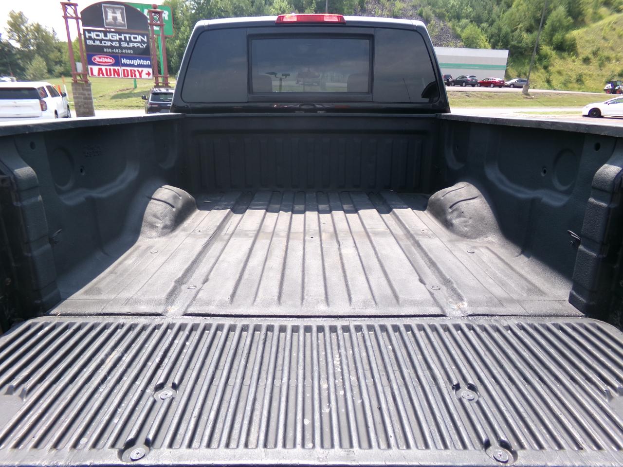 Nissan Titan 4WD Crew Cab SWB SV 2015