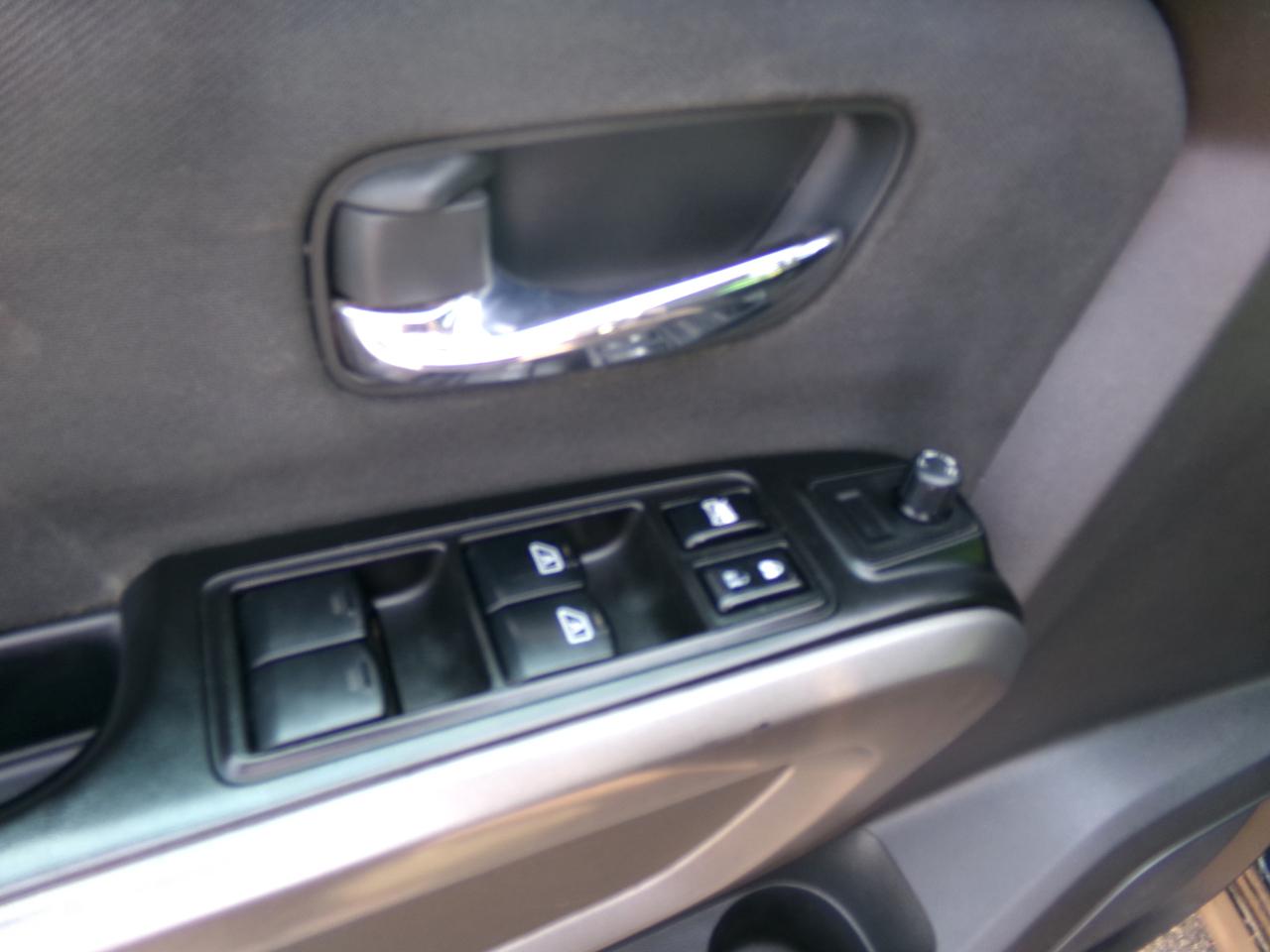 Nissan Titan 4WD Crew Cab SWB SV 2015
