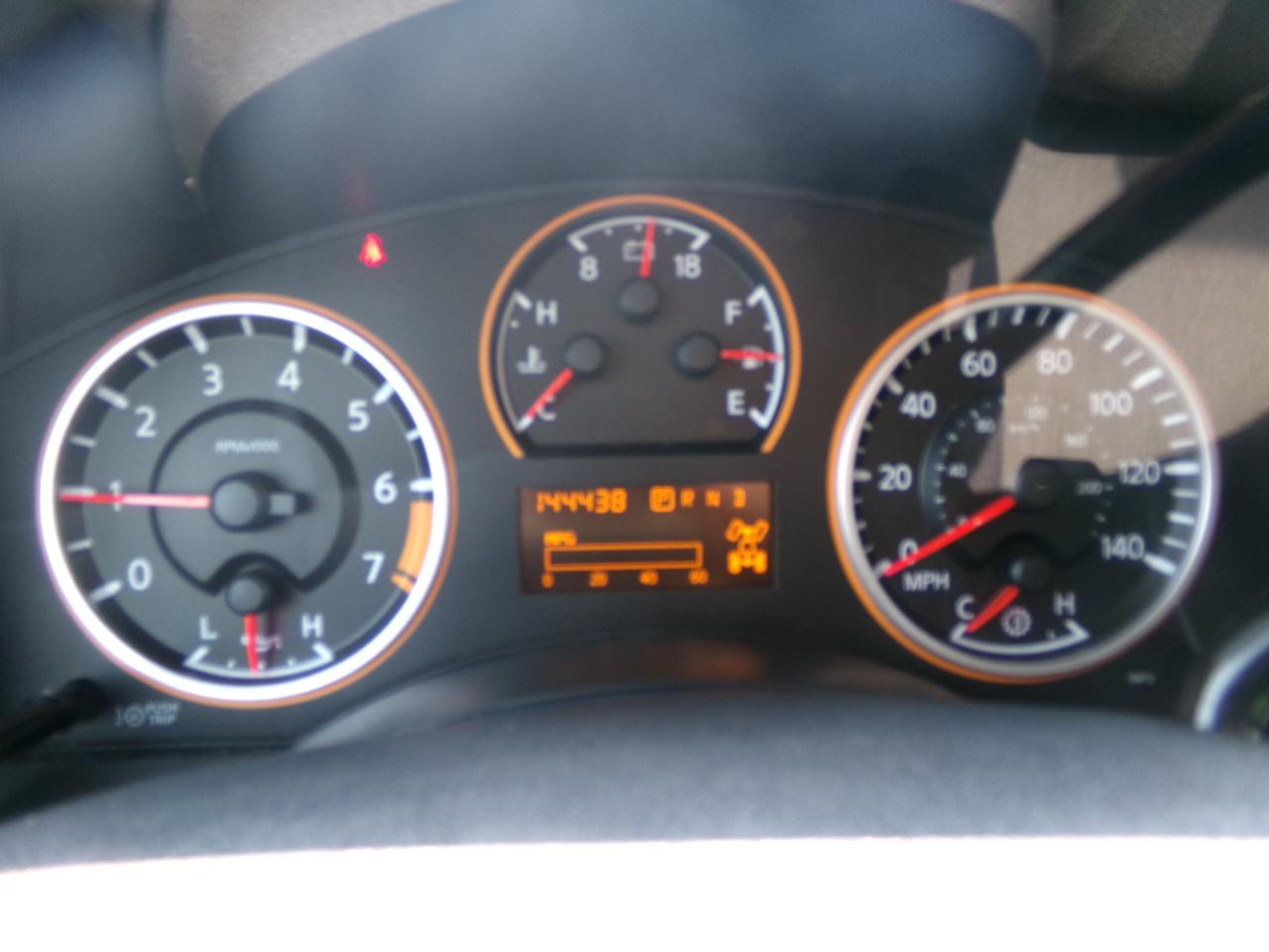 Nissan Titan 4WD Crew Cab SWB SV 2015