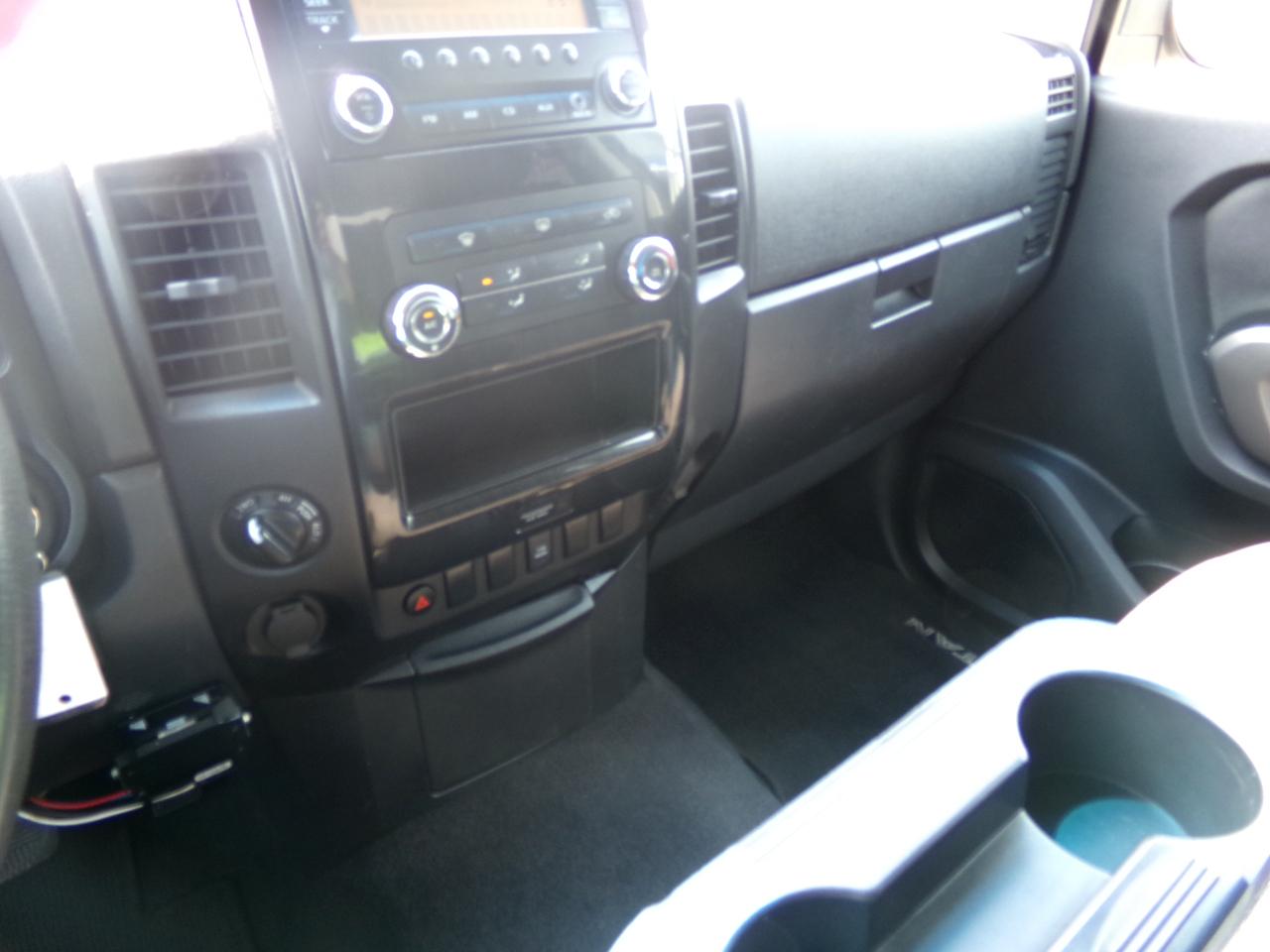 Nissan Titan 4WD Crew Cab SWB SV 2015