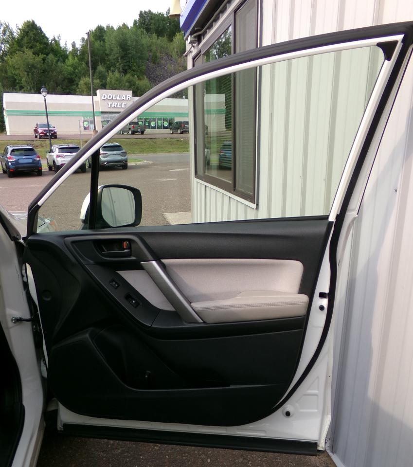 Subaru Forester 4dr CVT 2.5i Premium PZEV 2016