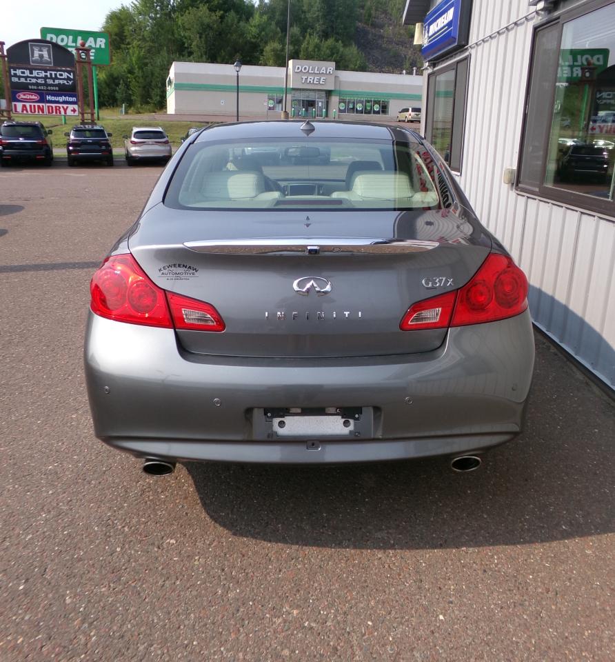Infiniti G37 Sedan 4dr x AWD 2011