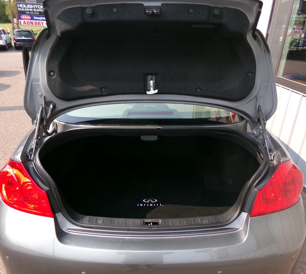 Infiniti G37 Sedan 4dr x AWD 2011