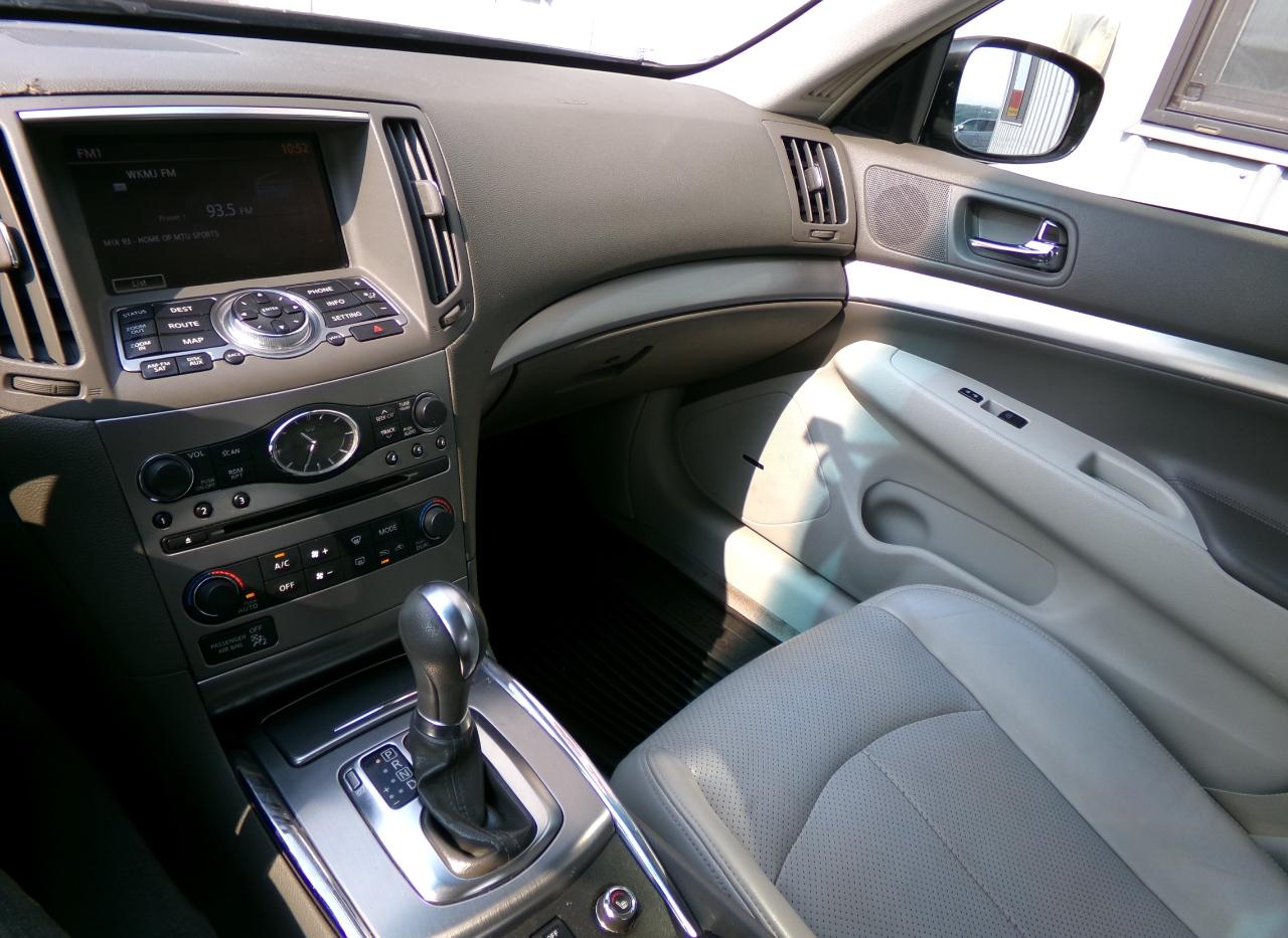 Infiniti G37 Sedan 4dr x AWD 2011