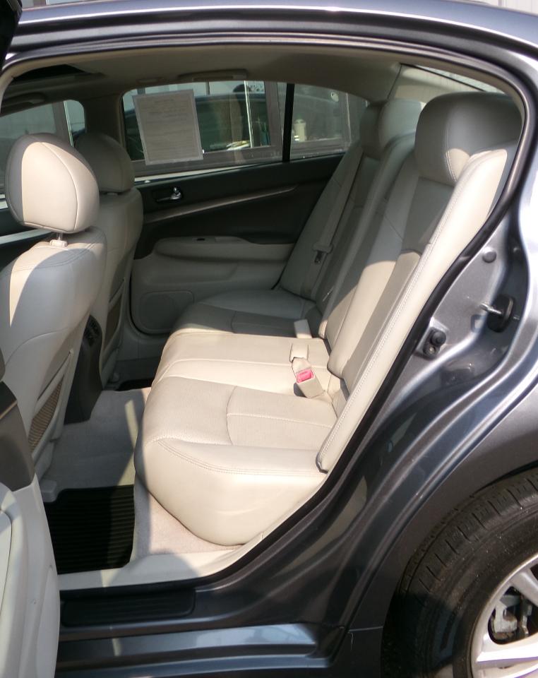 Infiniti G37 Sedan 4dr x AWD 2011