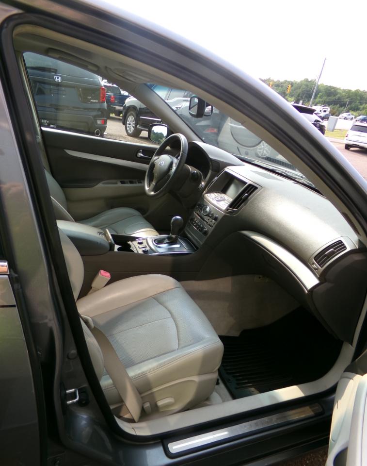 Infiniti G37 Sedan 4dr x AWD 2011