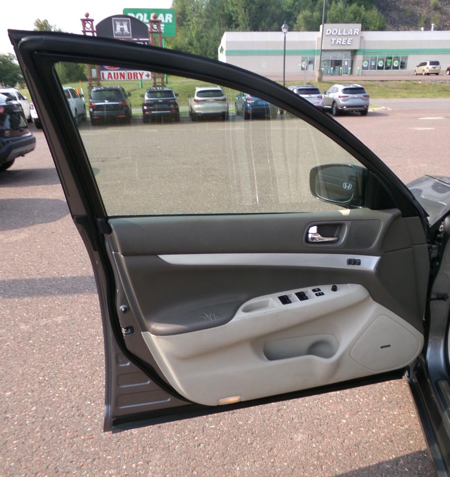 Infiniti G37 Sedan 4dr x AWD 2011