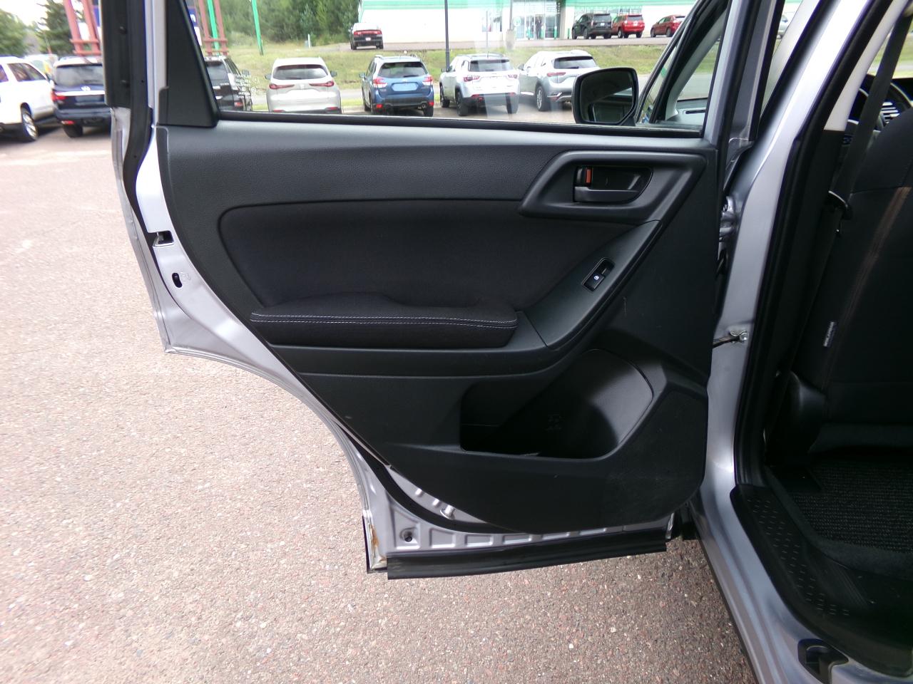 Subaru Forester 4dr Man 2.5i PZEV 2014
