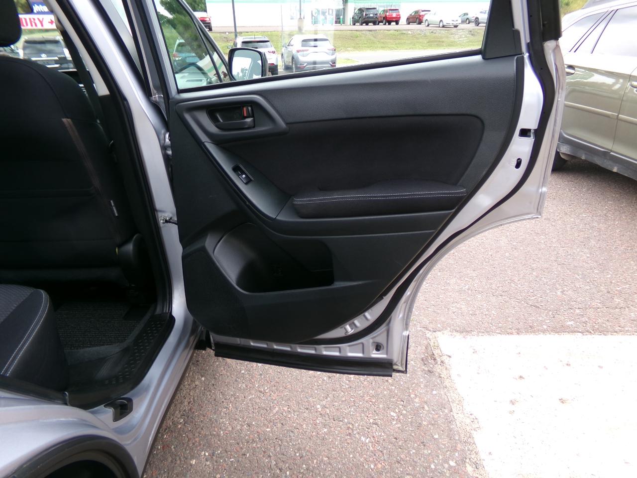 Subaru Forester 4dr Man 2.5i PZEV 2014
