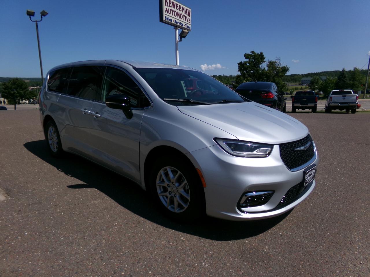 Chrysler Pacifica Touring L FWD 2024