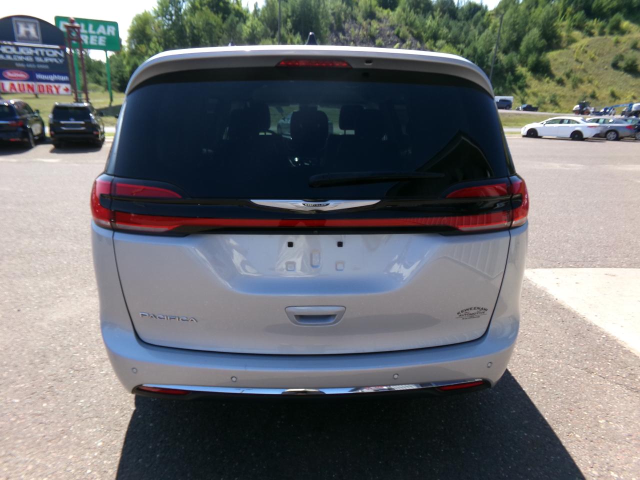 Chrysler Pacifica Touring L FWD 2024