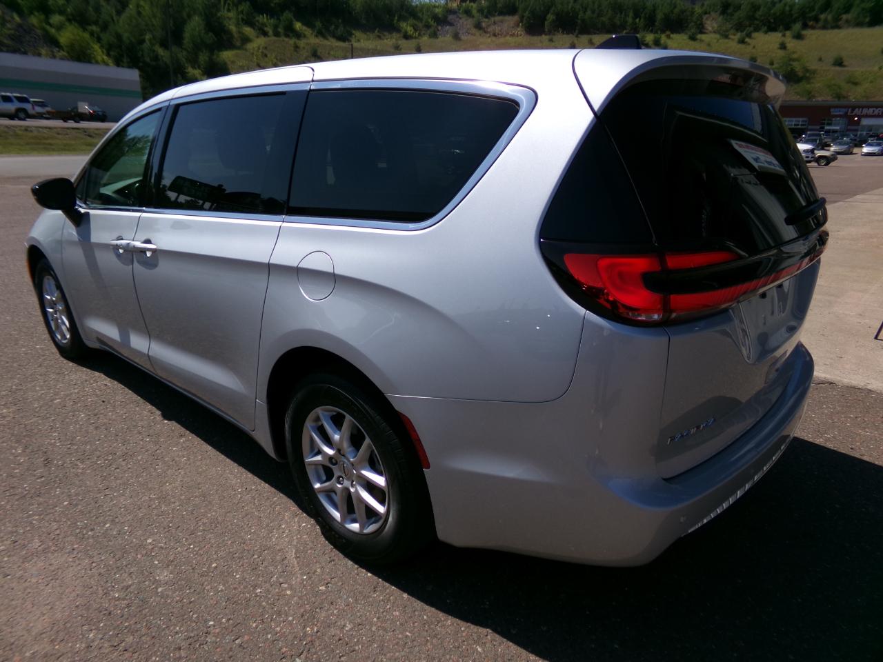 Chrysler Pacifica Touring L FWD 2024