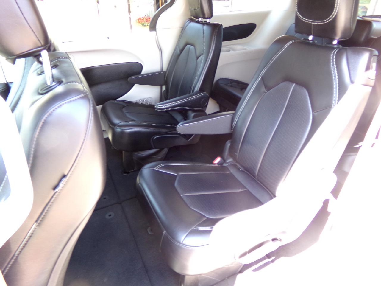 Chrysler Pacifica Touring L FWD 2024
