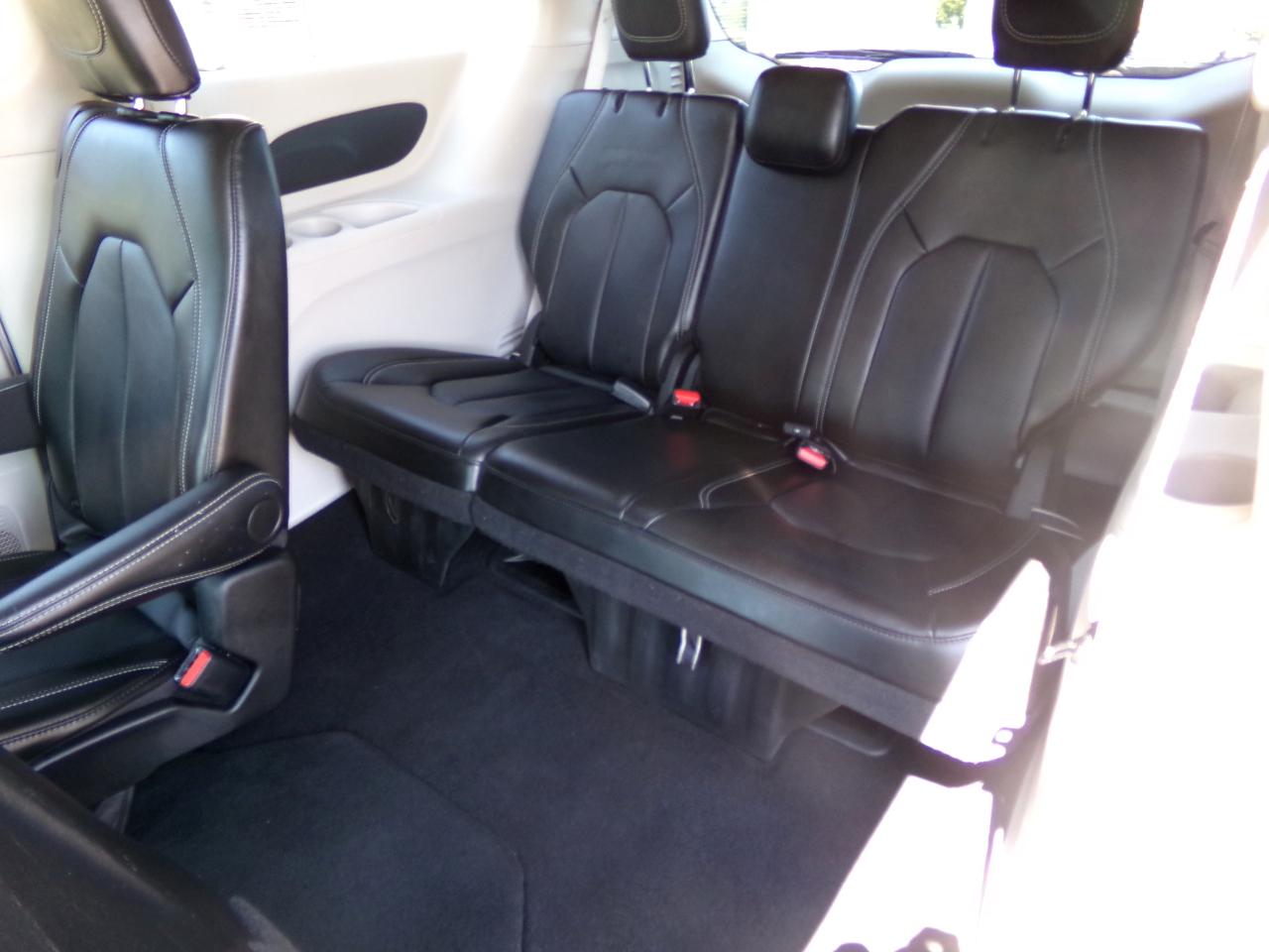 Chrysler Pacifica Touring L FWD 2024