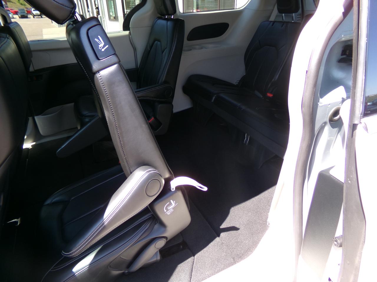 Chrysler Pacifica Touring L FWD 2024
