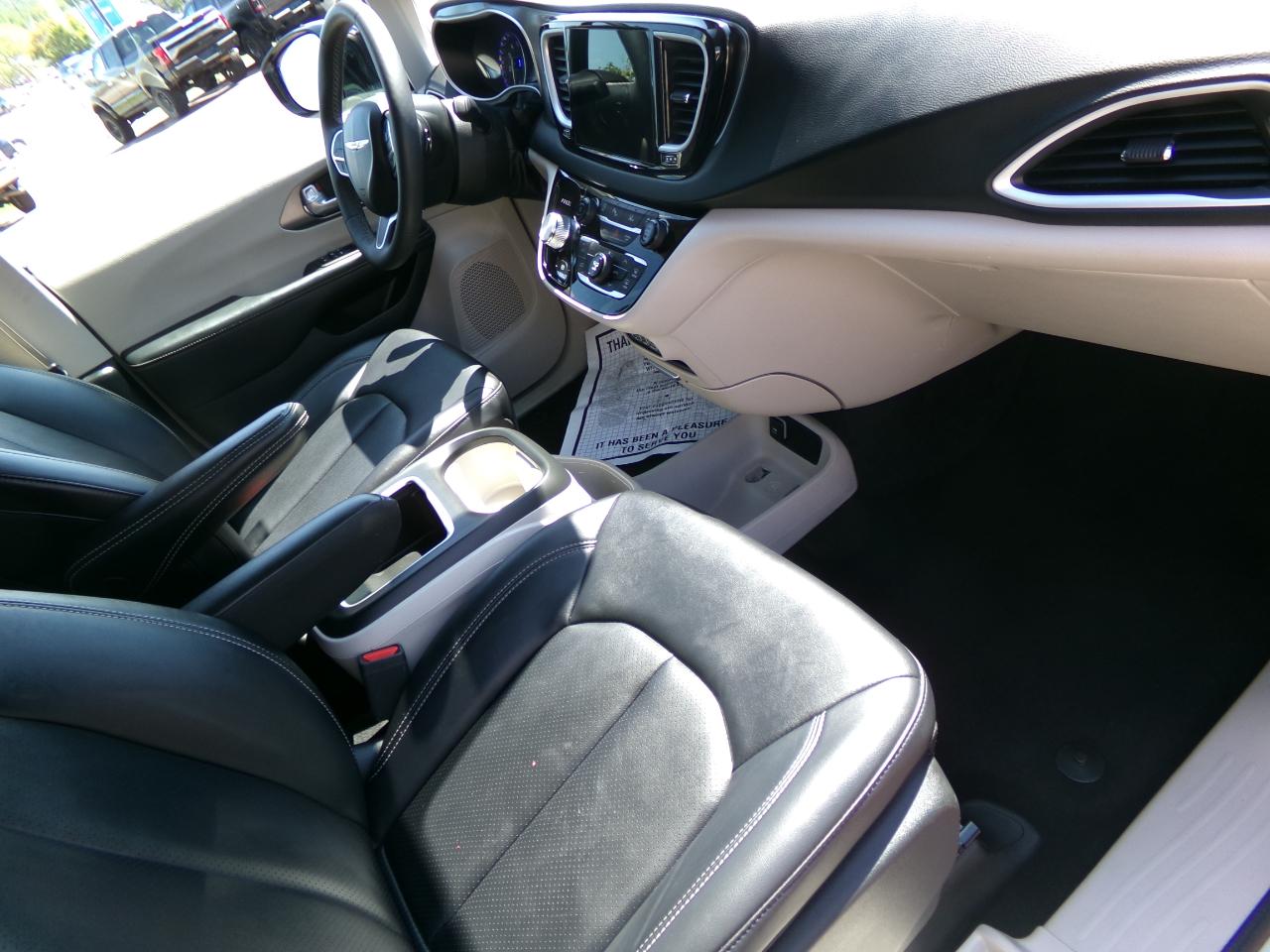 Chrysler Pacifica Touring L FWD 2024