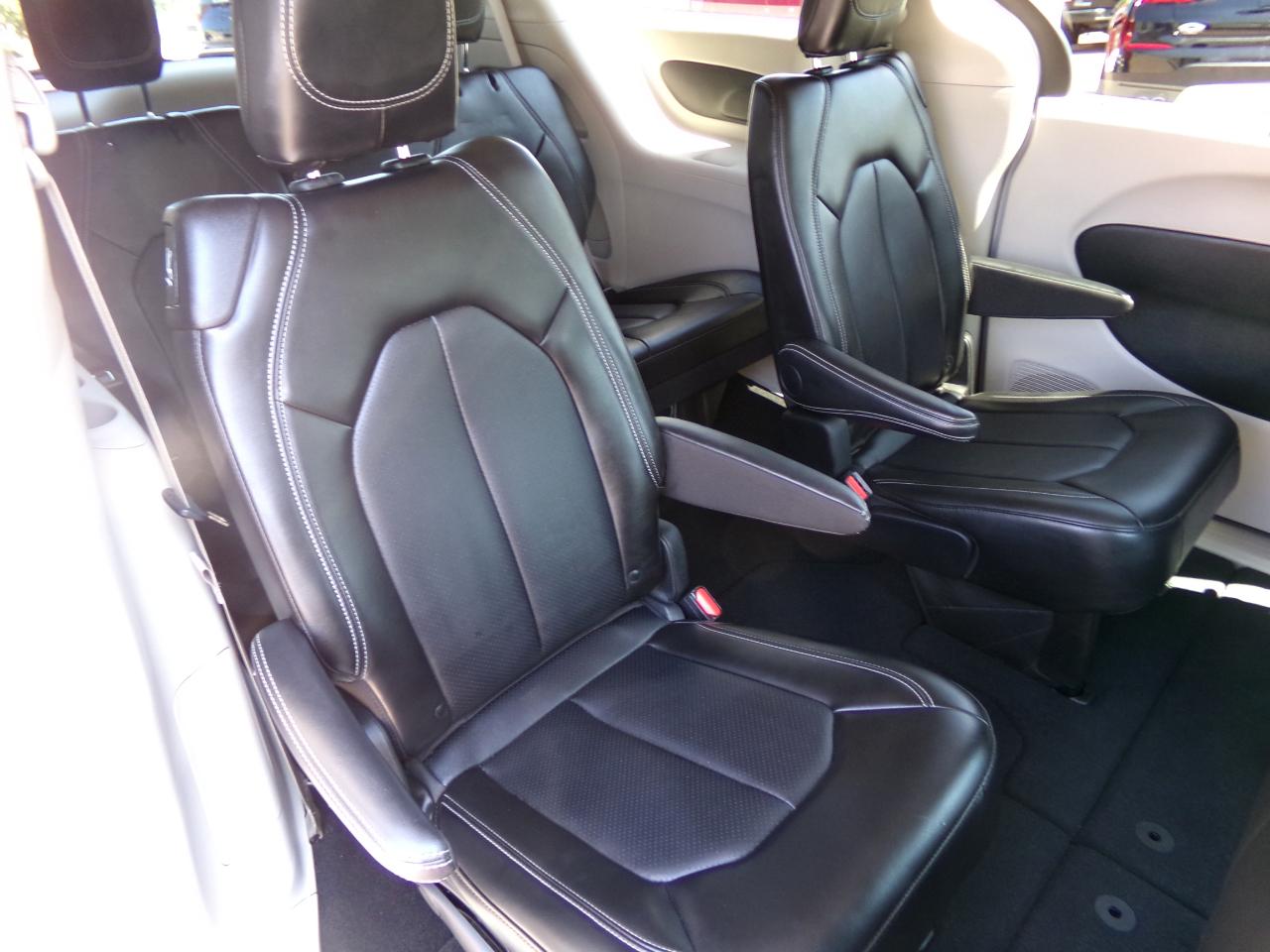 Chrysler Pacifica Touring L FWD 2024
