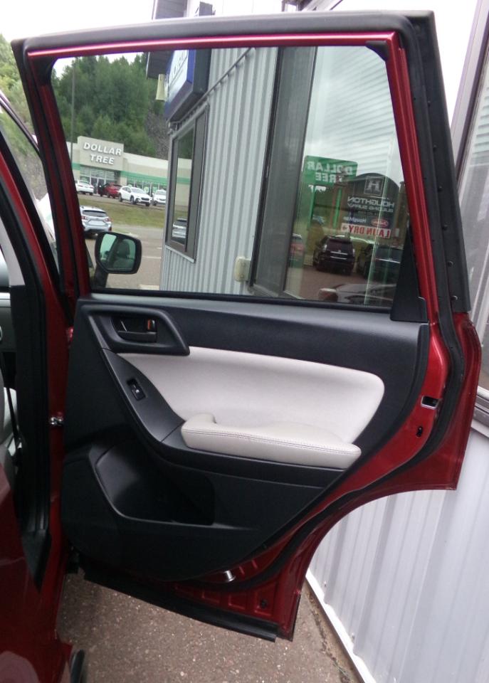 Subaru Forester 4dr CVT 2.5i Premium PZEV 2016