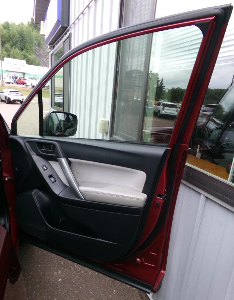 Subaru Forester 4dr CVT 2.5i Premium PZEV 2016