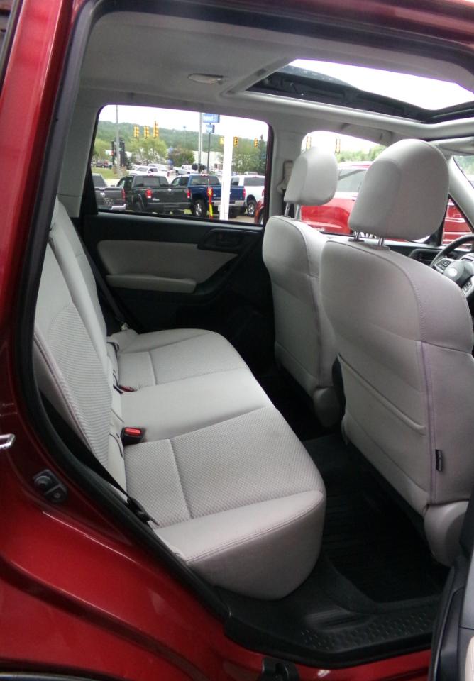 Subaru Forester 4dr CVT 2.5i Premium PZEV 2016