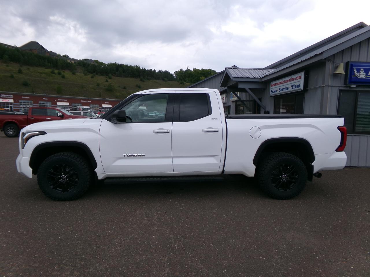 Toyota Tundra 4WD SR5 Double Cab 6.5' Bed (Natl) 2022