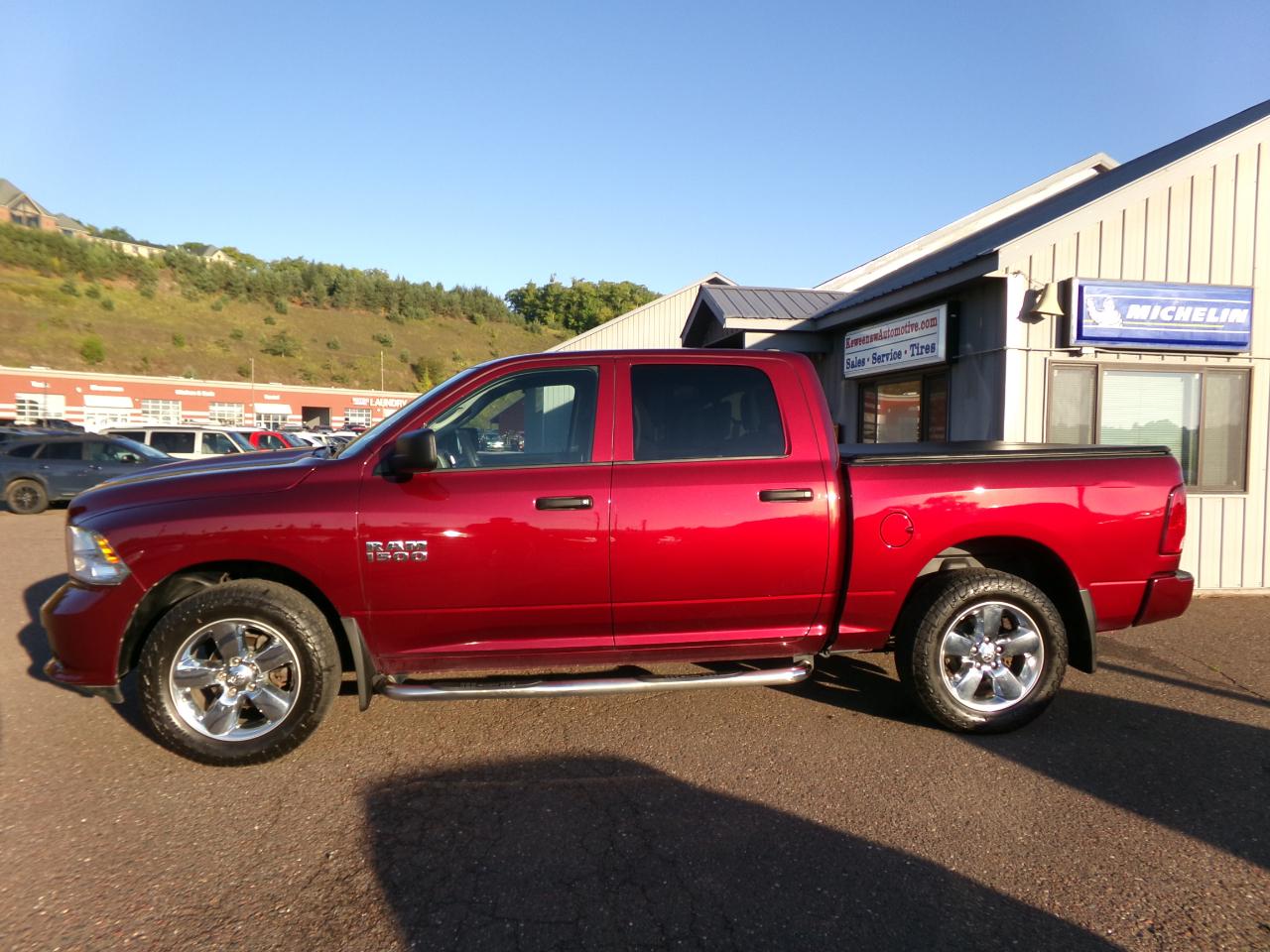 RAM 1500 Express 4x4 Crew Cab 5'7" Box 2017