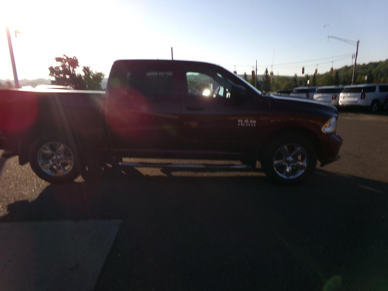 RAM 1500 Express 4x4 Crew Cab 5'7" Box 2017