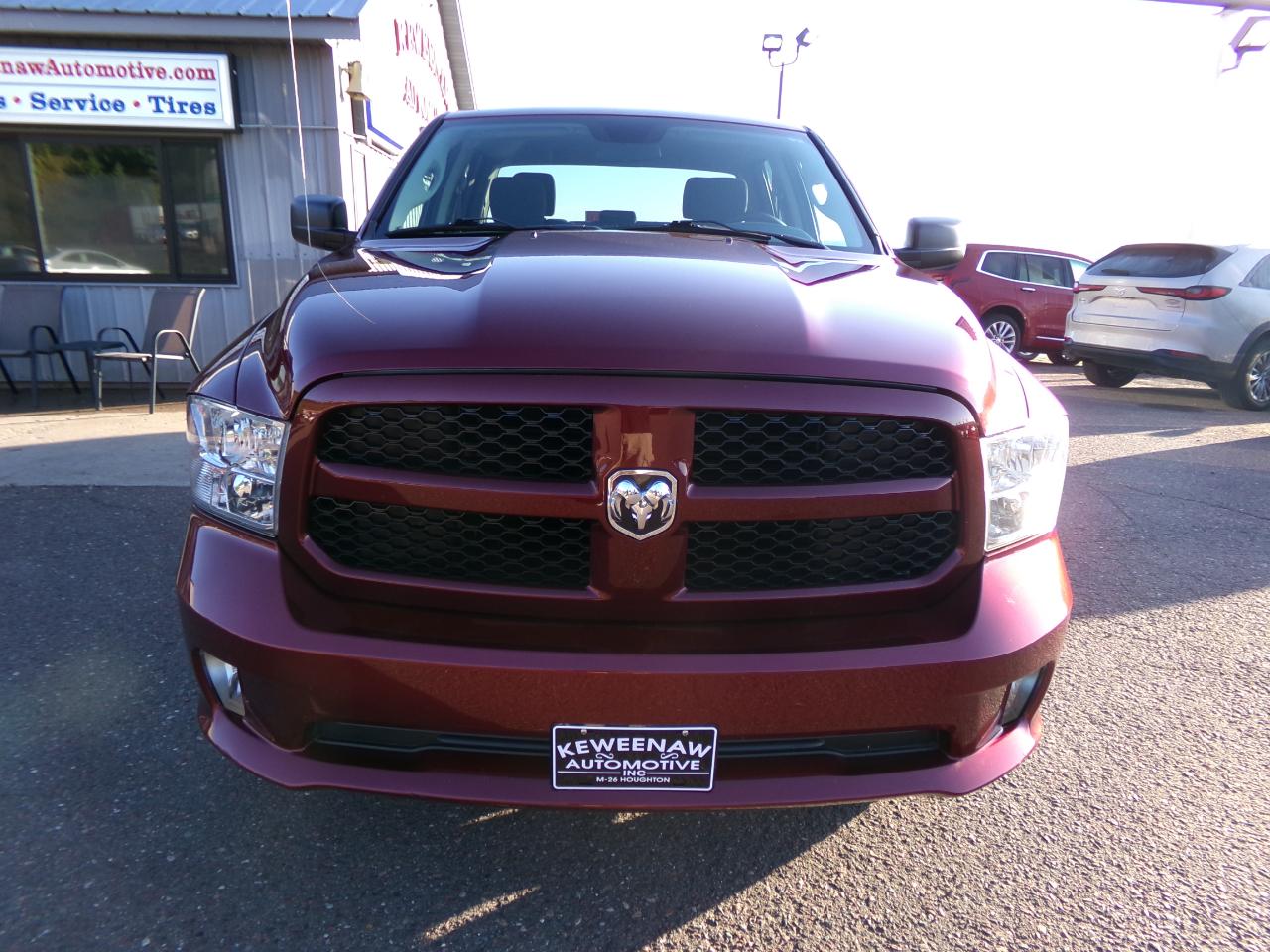 RAM 1500 Express 4x4 Crew Cab 5'7" Box 2017
