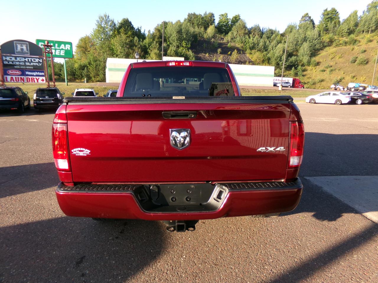 RAM 1500 Express 4x4 Crew Cab 5'7" Box 2017