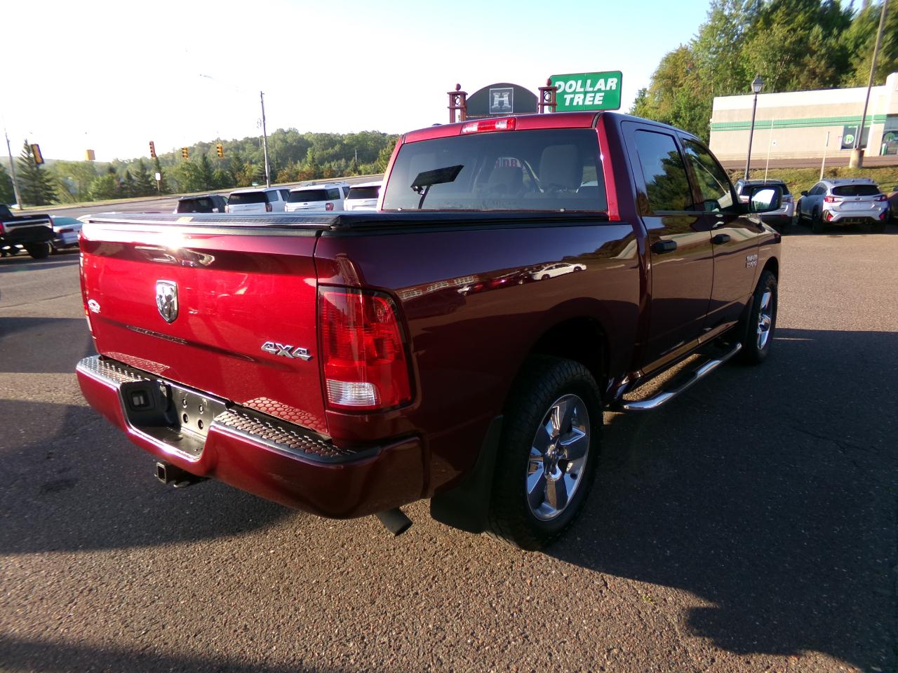 RAM 1500 Express 4x4 Crew Cab 5'7" Box 2017