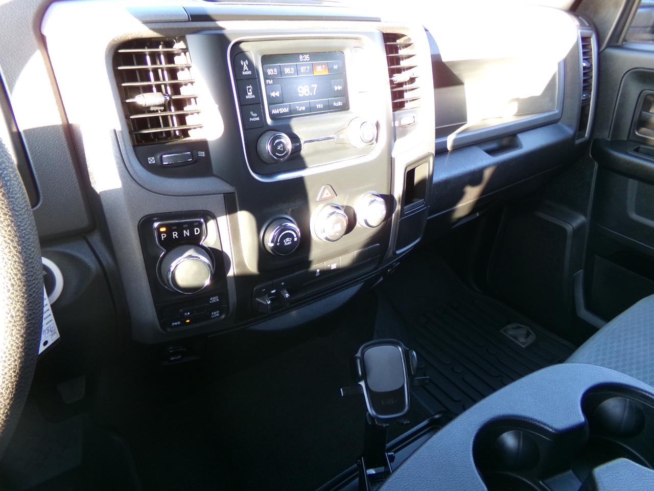 RAM 1500 Express 4x4 Crew Cab 5'7" Box 2017