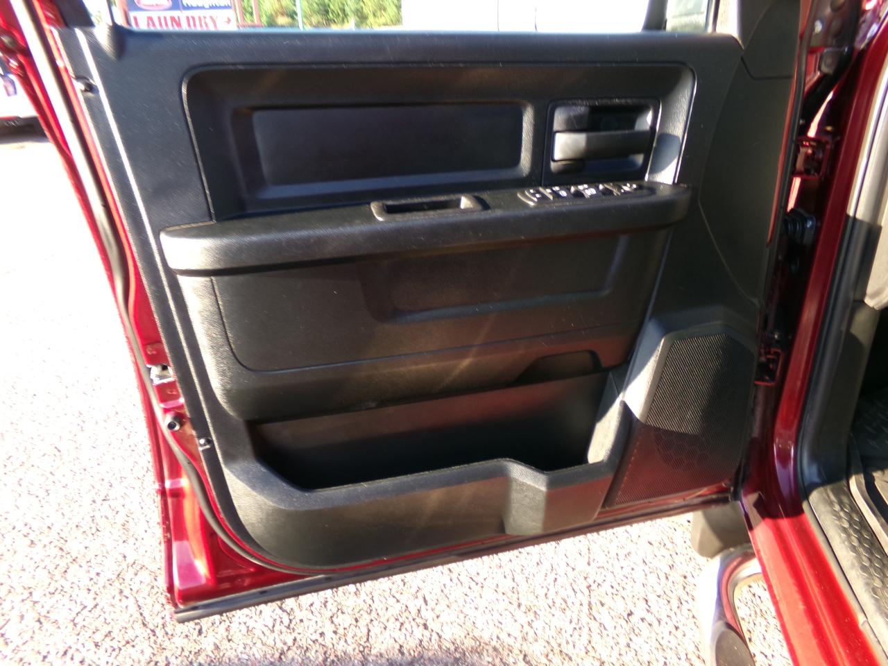 RAM 1500 Express 4x4 Crew Cab 5'7" Box 2017