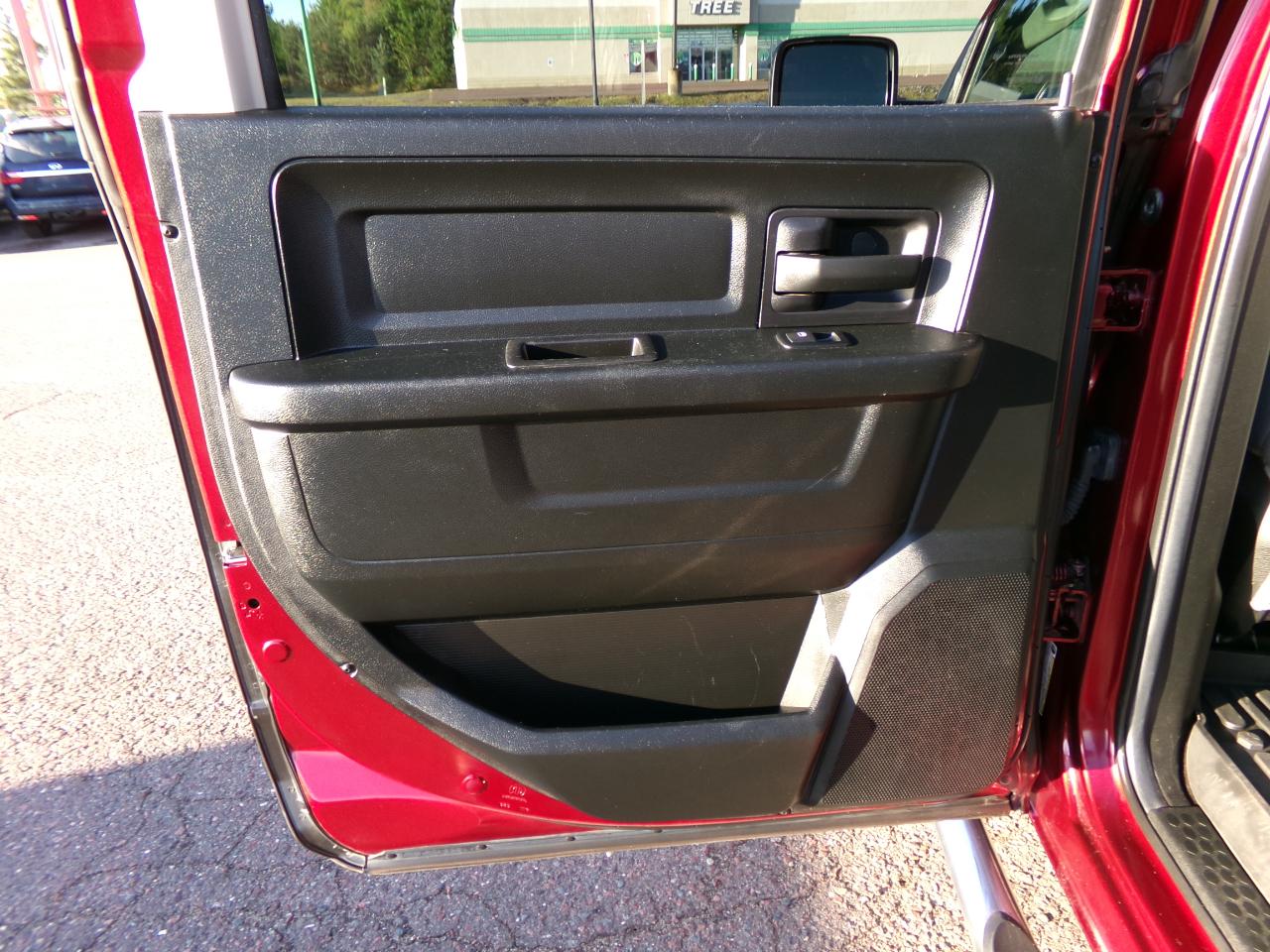 RAM 1500 Express 4x4 Crew Cab 5'7" Box 2017