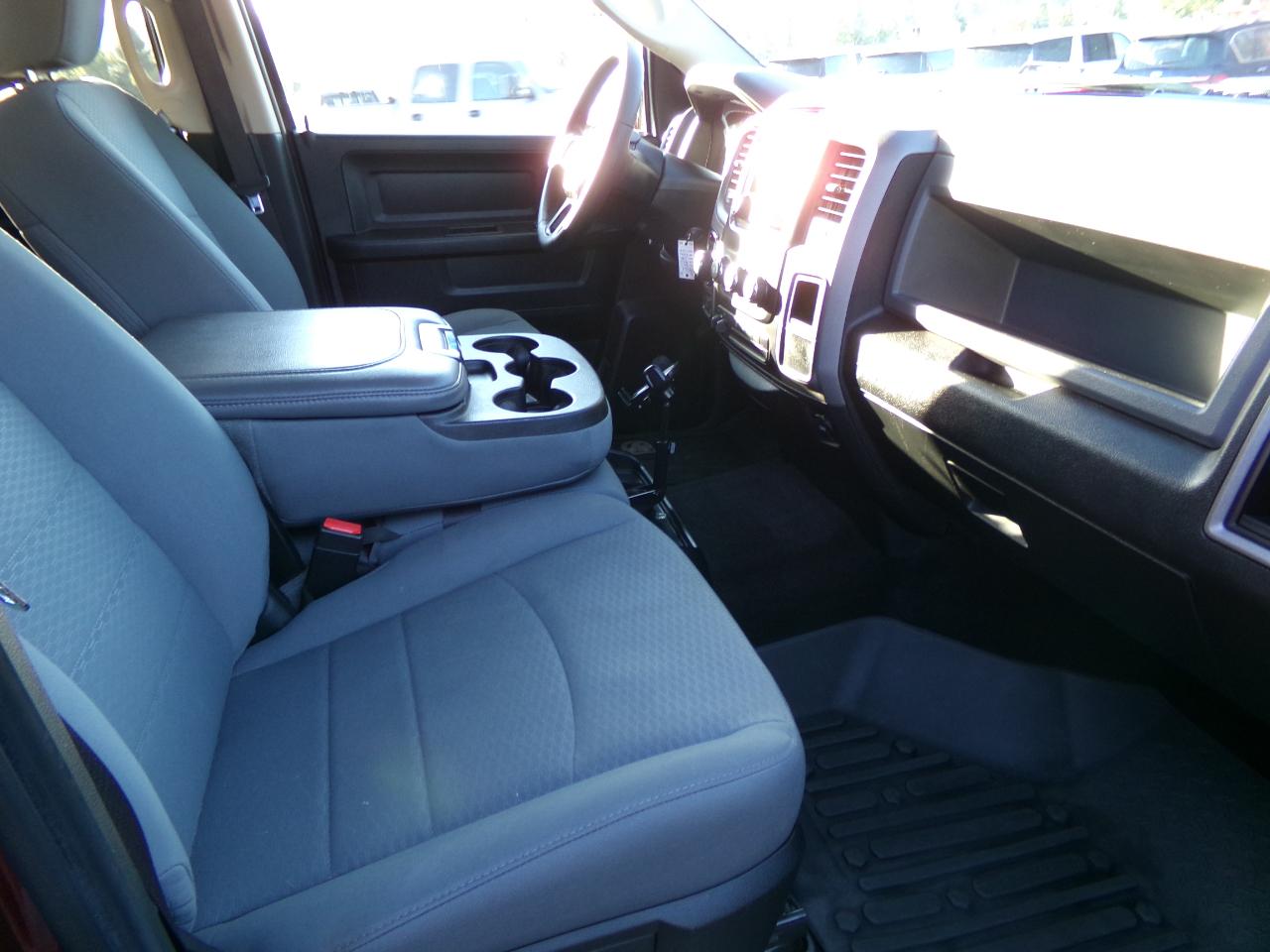 RAM 1500 Express 4x4 Crew Cab 5'7" Box 2017