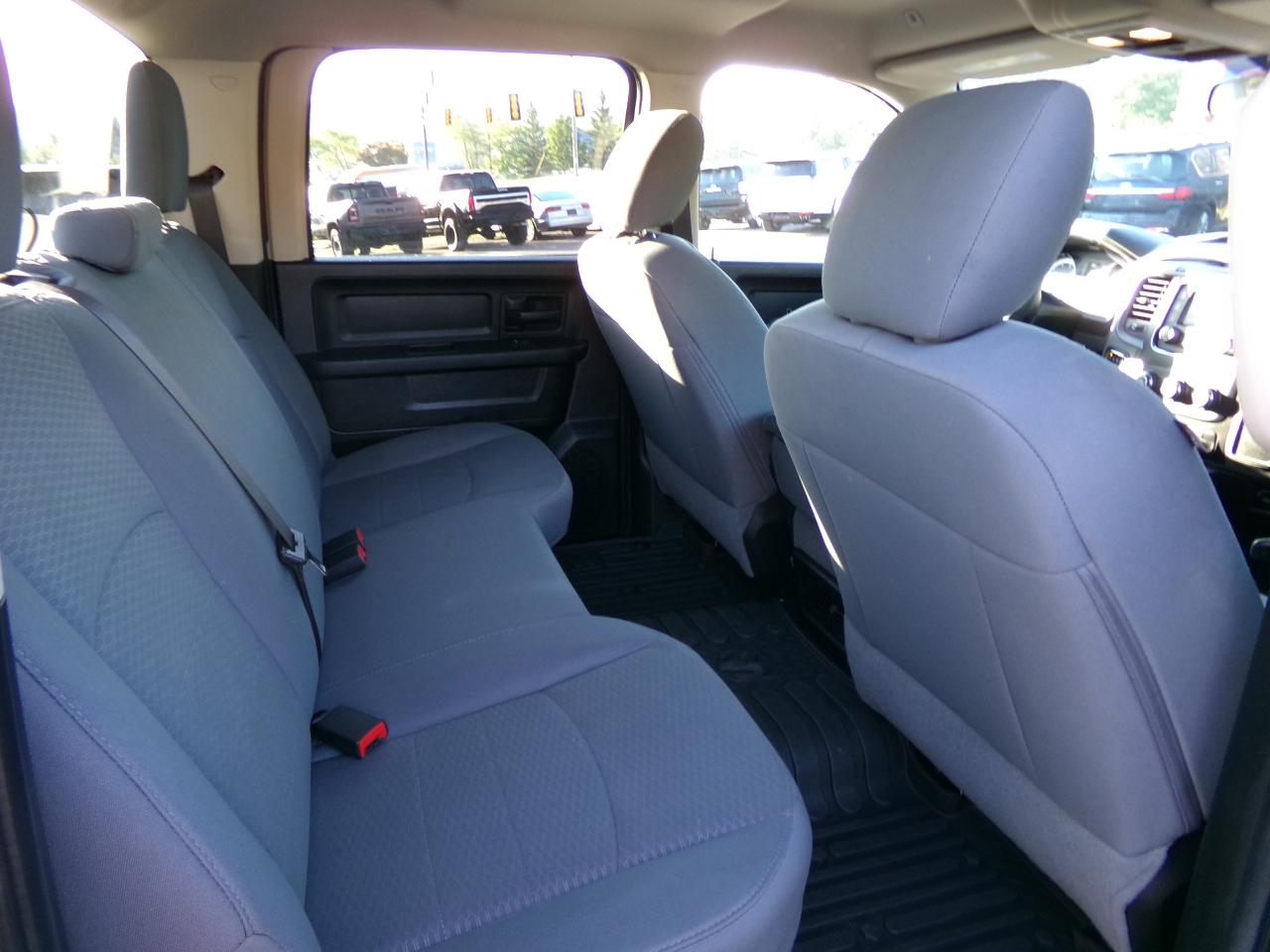 RAM 1500 Express 4x4 Crew Cab 5'7" Box 2017