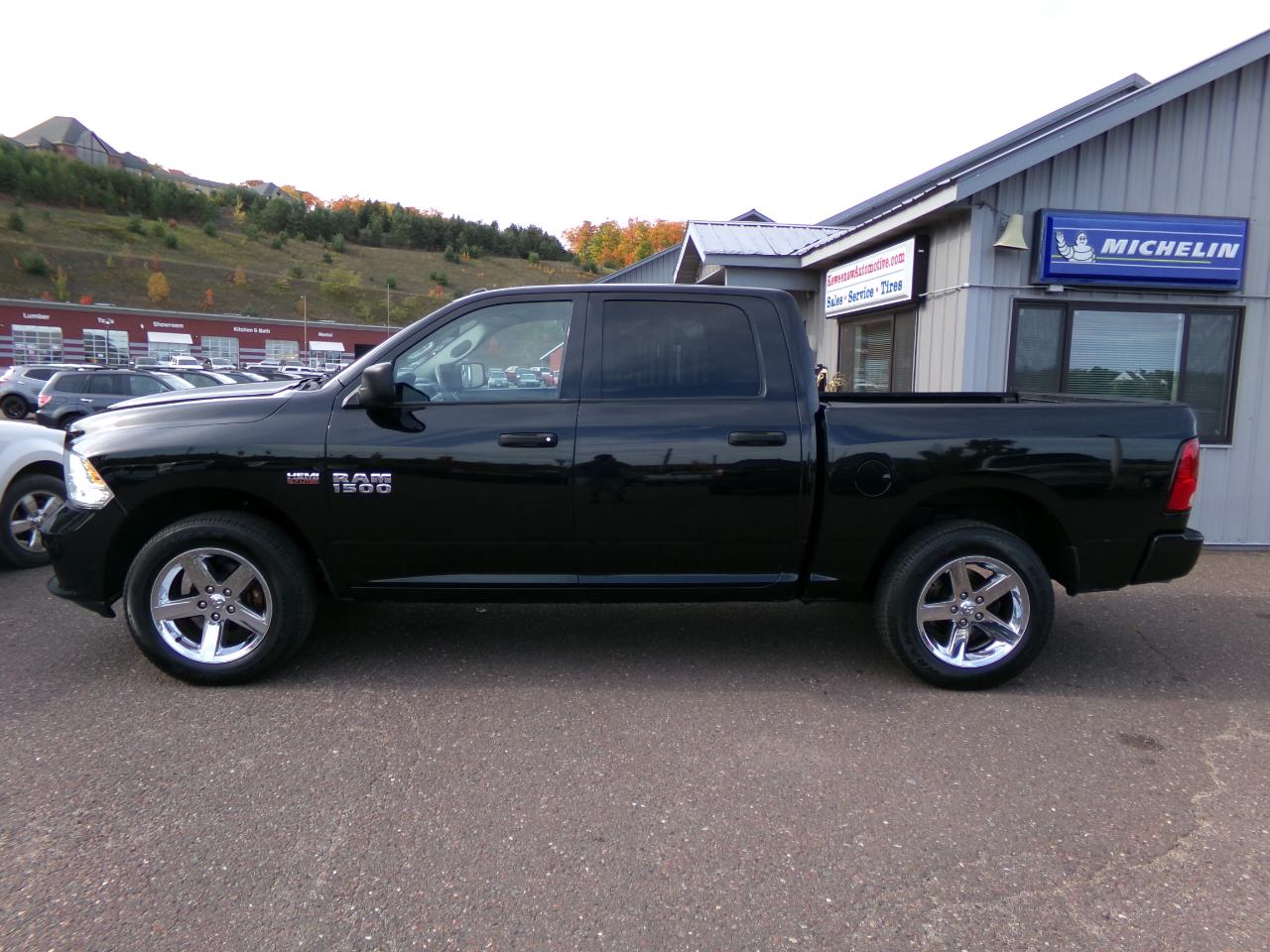 RAM 1500 4WD Crew Cab 140.5" Express 2016