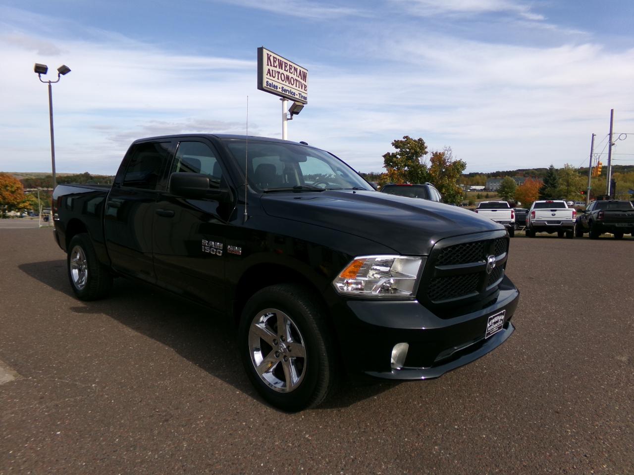 RAM 1500 4WD Crew Cab 140.5" Express 2016