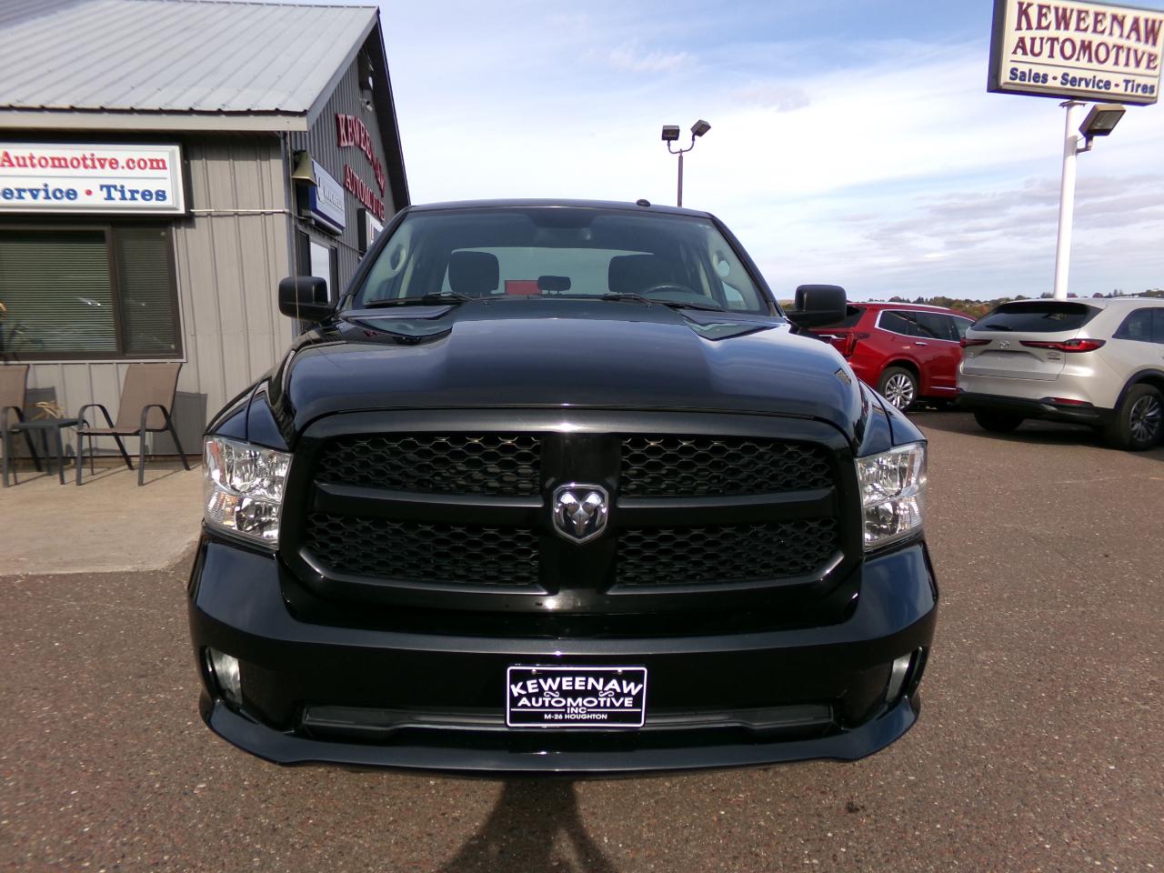 RAM 1500 4WD Crew Cab 140.5" Express 2016