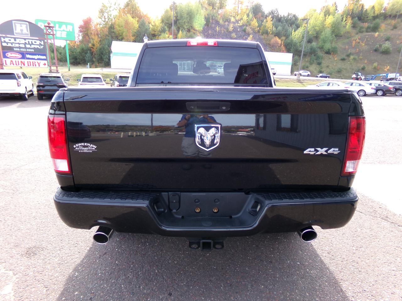 RAM 1500 4WD Crew Cab 140.5" Express 2016