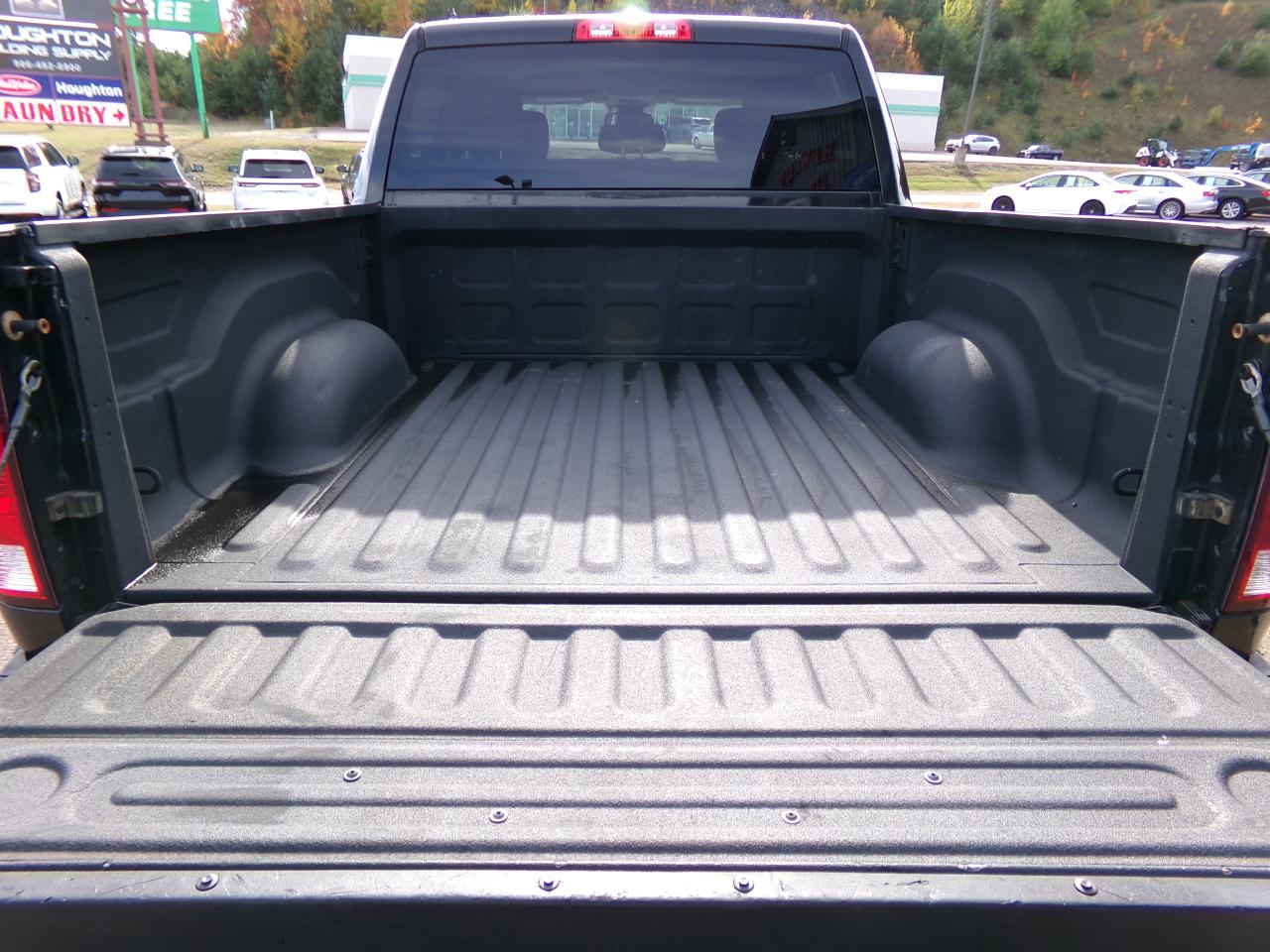 RAM 1500 4WD Crew Cab 140.5" Express 2016