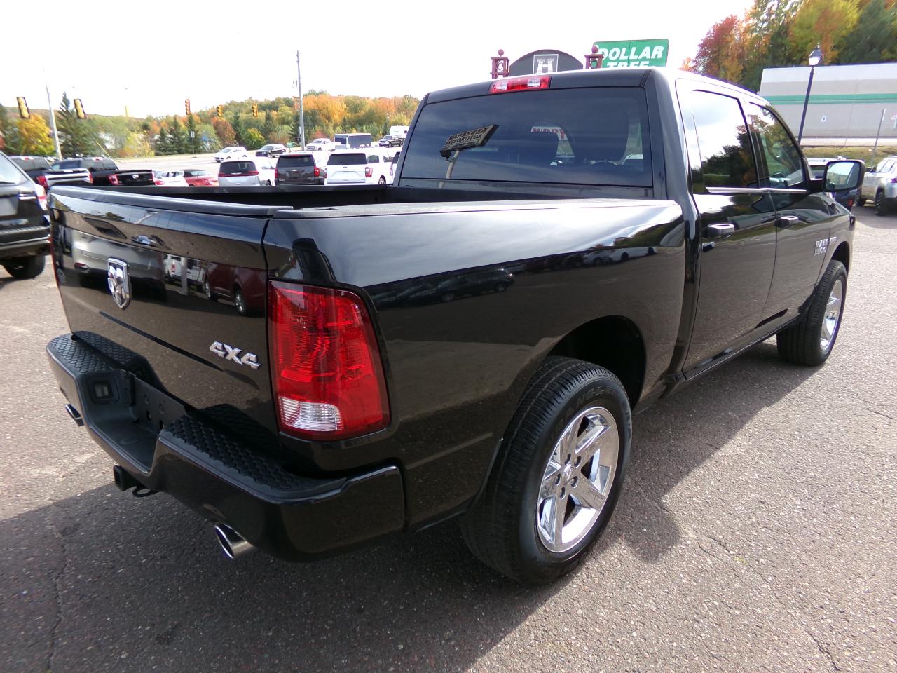 RAM 1500 4WD Crew Cab 140.5" Express 2016