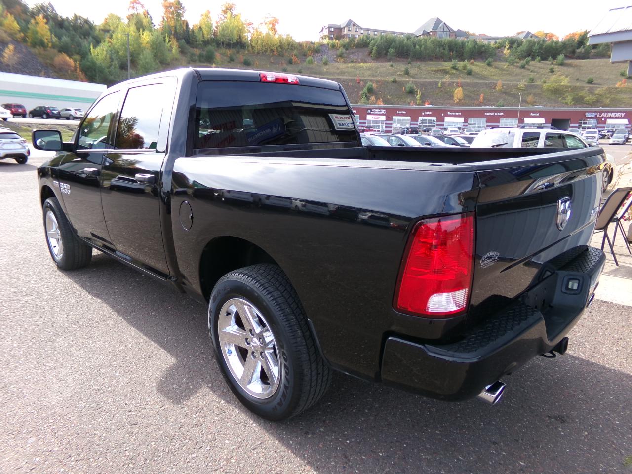 RAM 1500 4WD Crew Cab 140.5" Express 2016