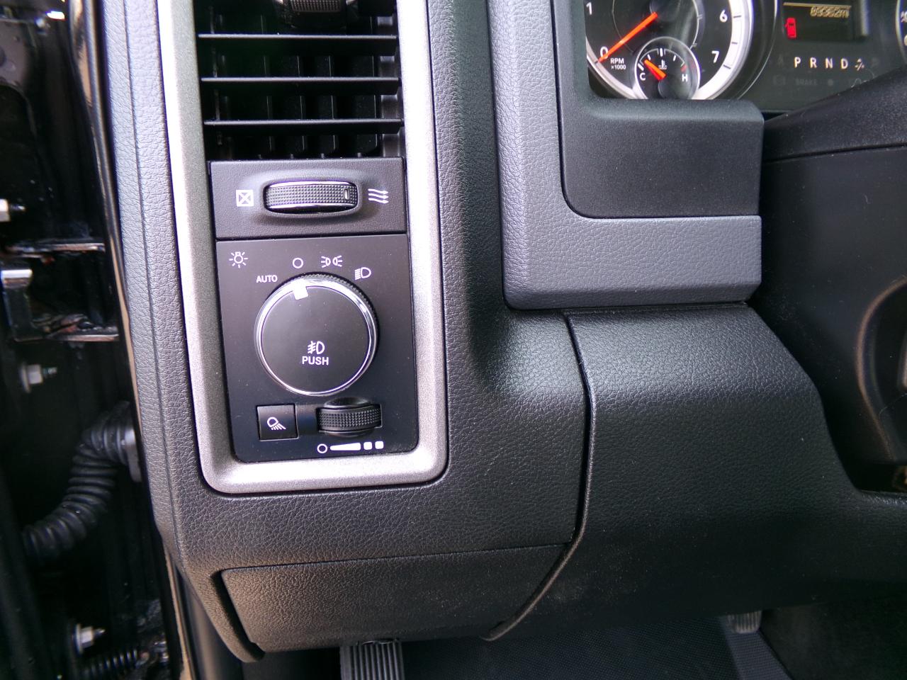 RAM 1500 4WD Crew Cab 140.5" Express 2016