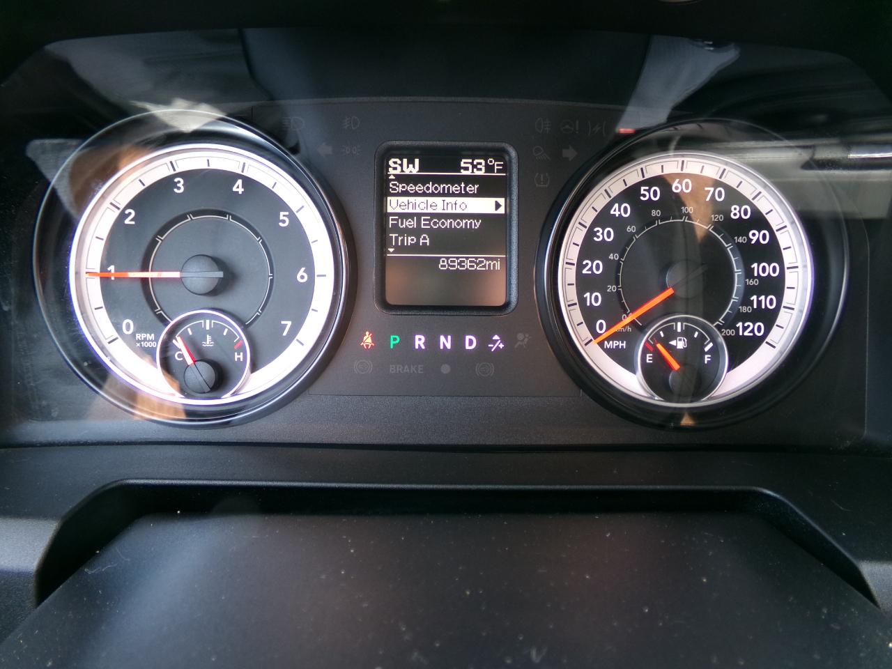RAM 1500 4WD Crew Cab 140.5" Express 2016
