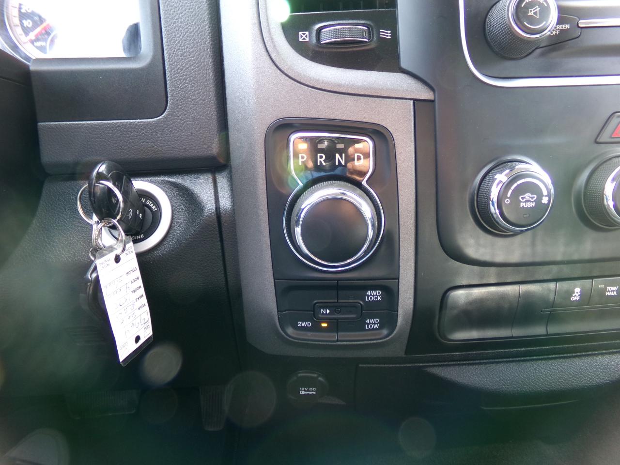 RAM 1500 4WD Crew Cab 140.5" Express 2016